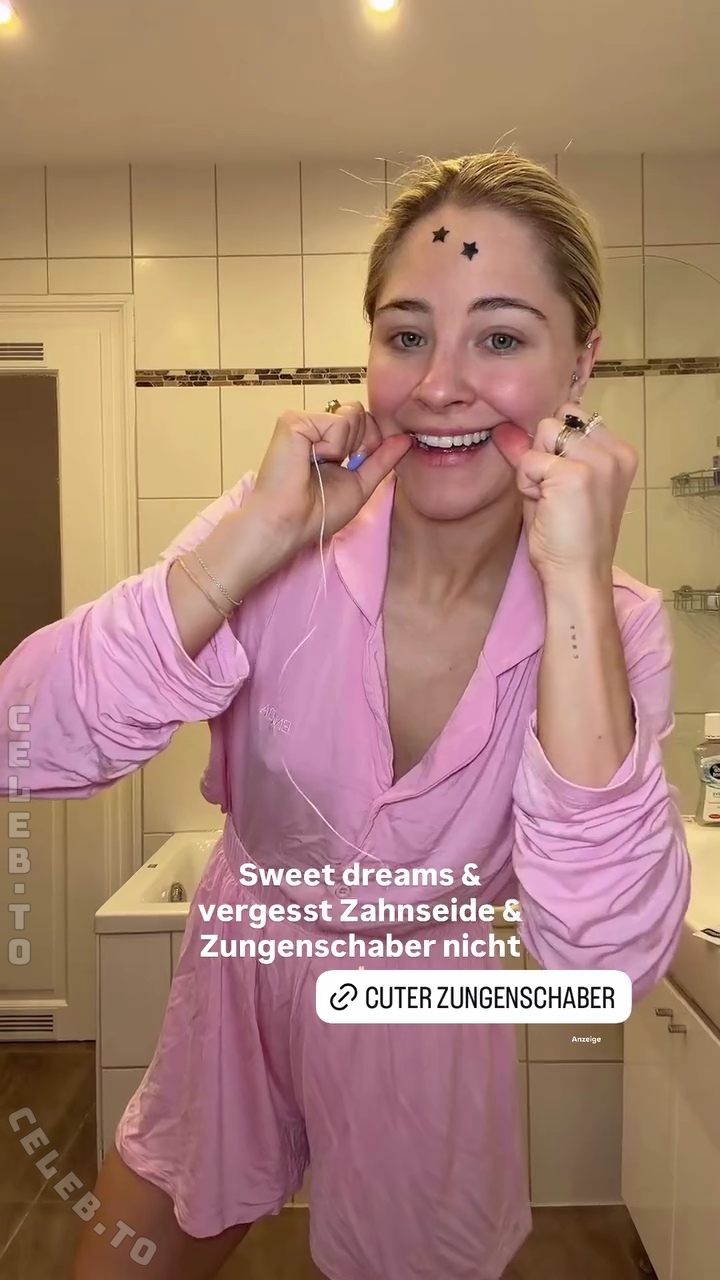 Diana zur Löwen nude photo 1