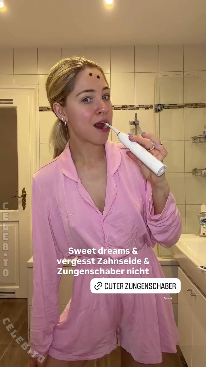 Diana zur Löwen nude photo 3