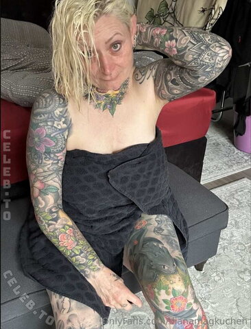 dianamagkuchen – Freshly showered, towel almost off… I'm just wondering if I should drop it completely