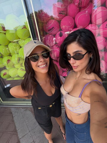 Diane Guerrero nude photo 7