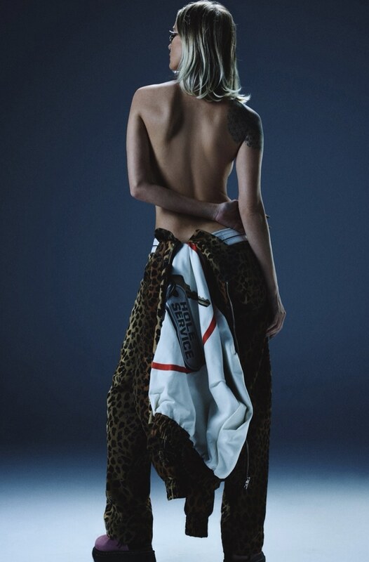 Didem Soydan nude photo 4