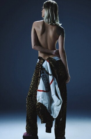 Didem Soydan nude photo 35