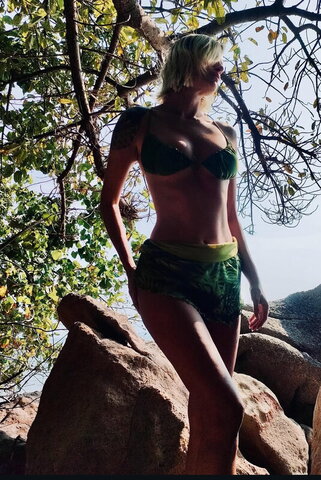 Didem Soydan nude photo 23