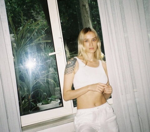 Didem Soydan nude photo 14