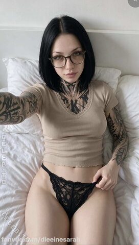 Die eine Sarah nude photo 8