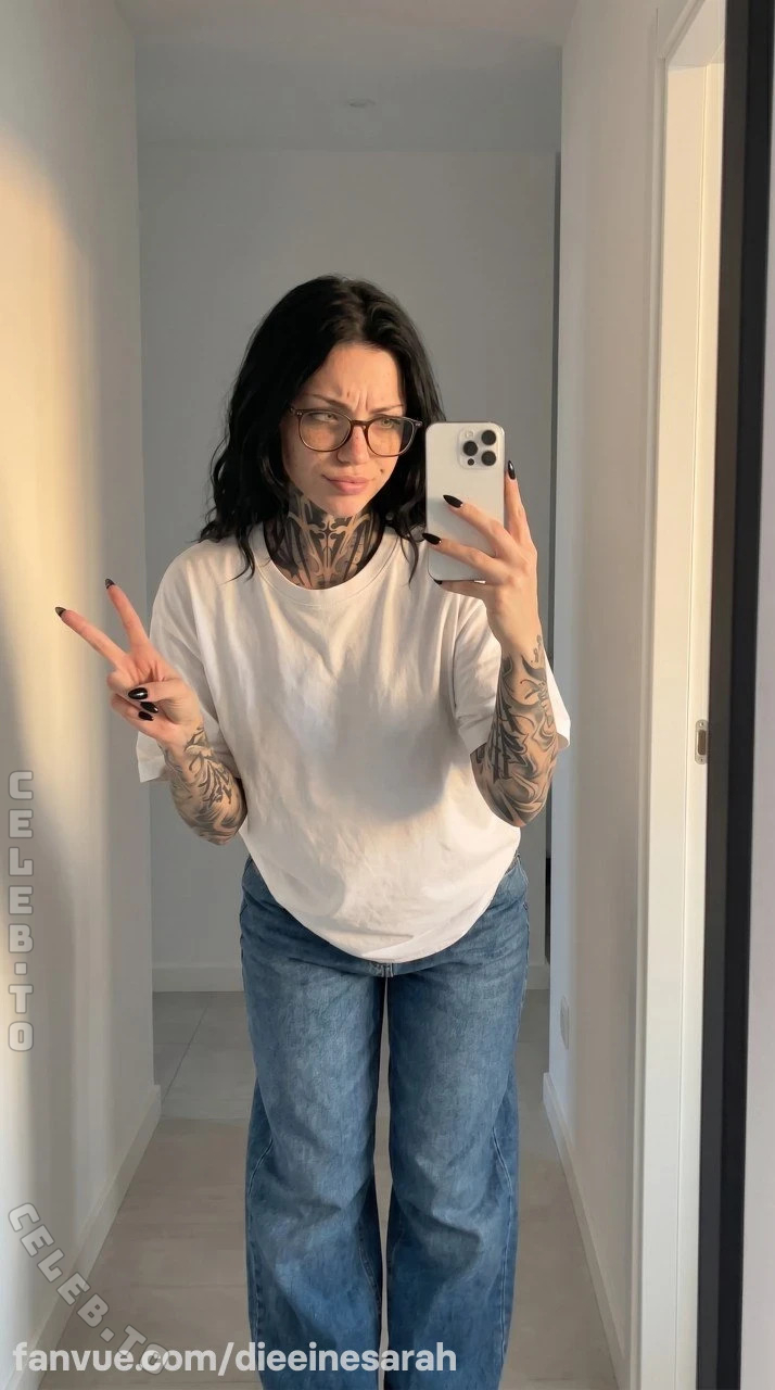 Die eine Sarah nude photo 4