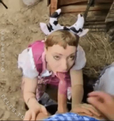 Die wilde Veganerin nude photo 2