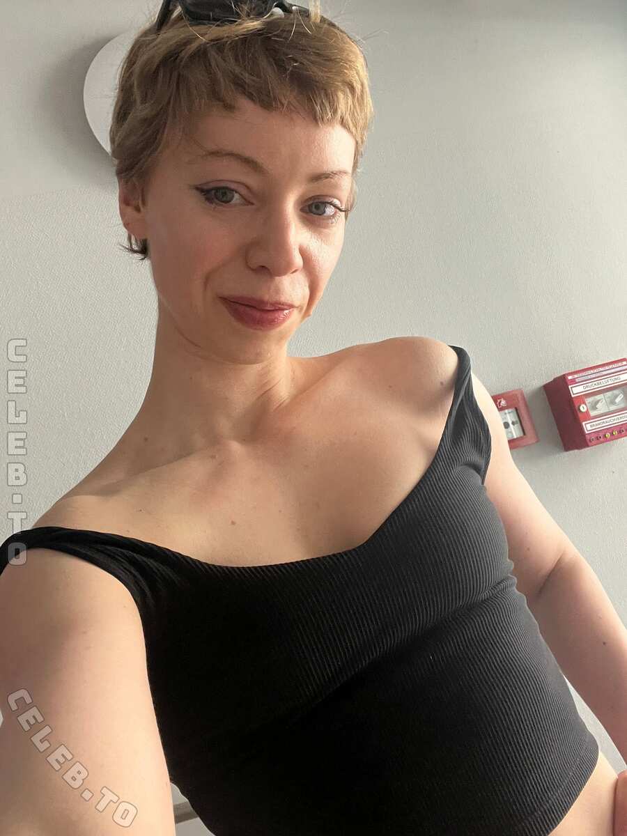 Die wilde Veganerin nude photo 2