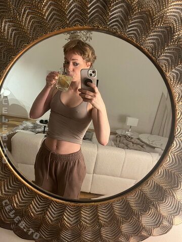 Die wilde Veganerin – I hope the tea is not the only hot thing I get today 🥵 and how do you like my socks? 🧦❤️‍🔥