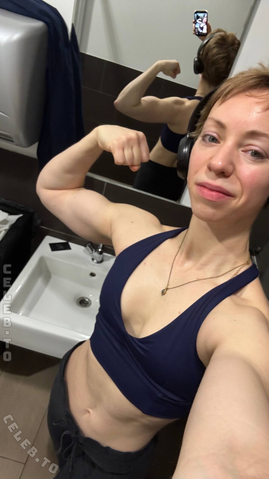 Die wilde Veganerin nude photo 1