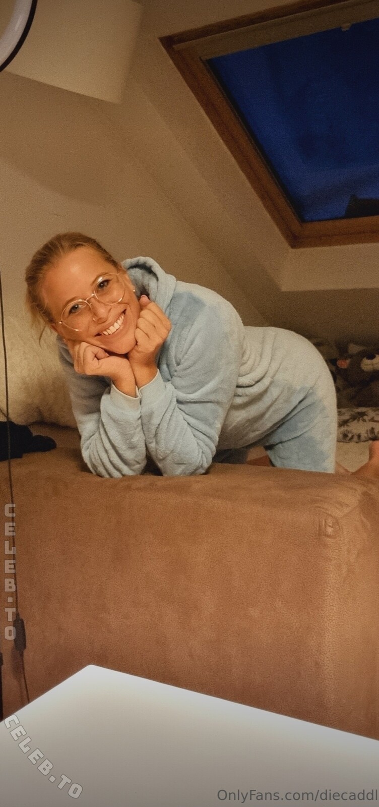 DieCaddl nude photo 1