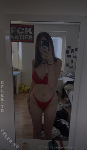 Dieheissemaus nude photo 7