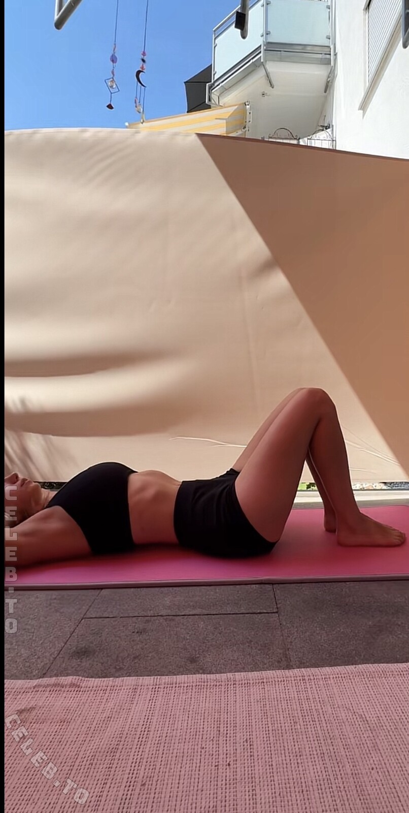 Dilara Lucie nude photo 6