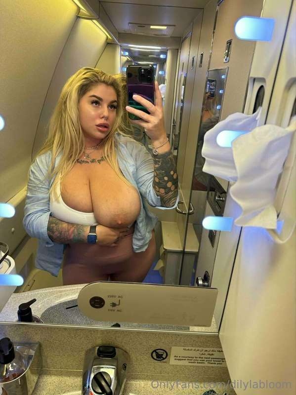 Dilyla Bloom nude photo 7