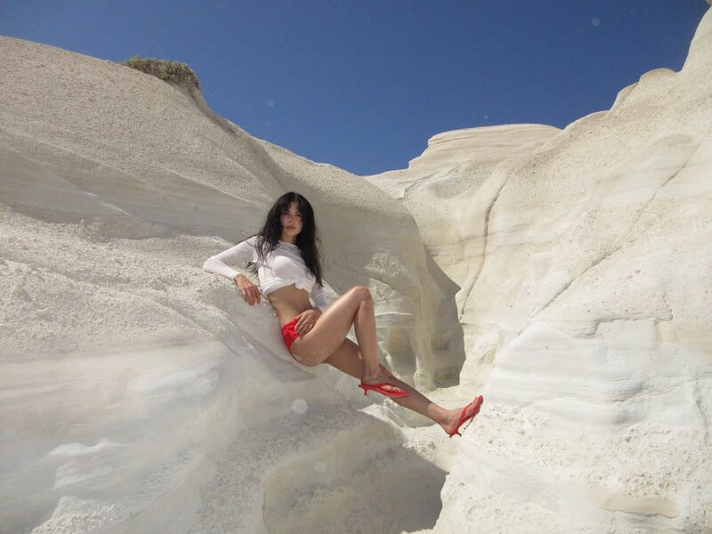Dina Saeva nude photo 6
