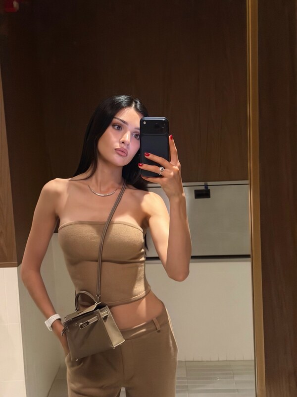 Dina Saeva nude photo 1