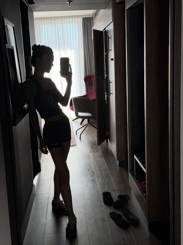 Dina Saeva nude photo 7