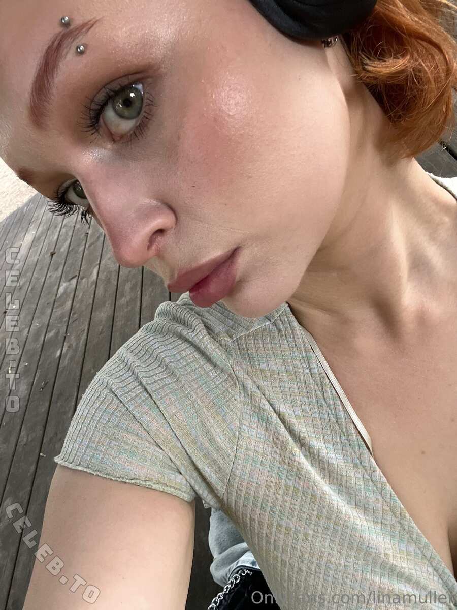 Dina nude photo 5