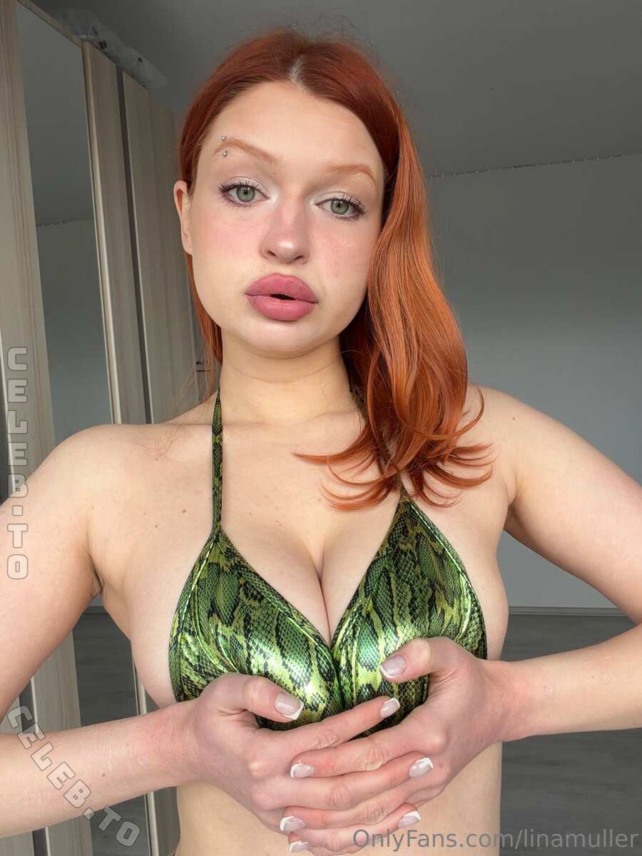 Dina nude photo 10