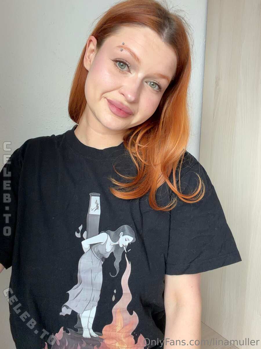 Dina nude photo 3