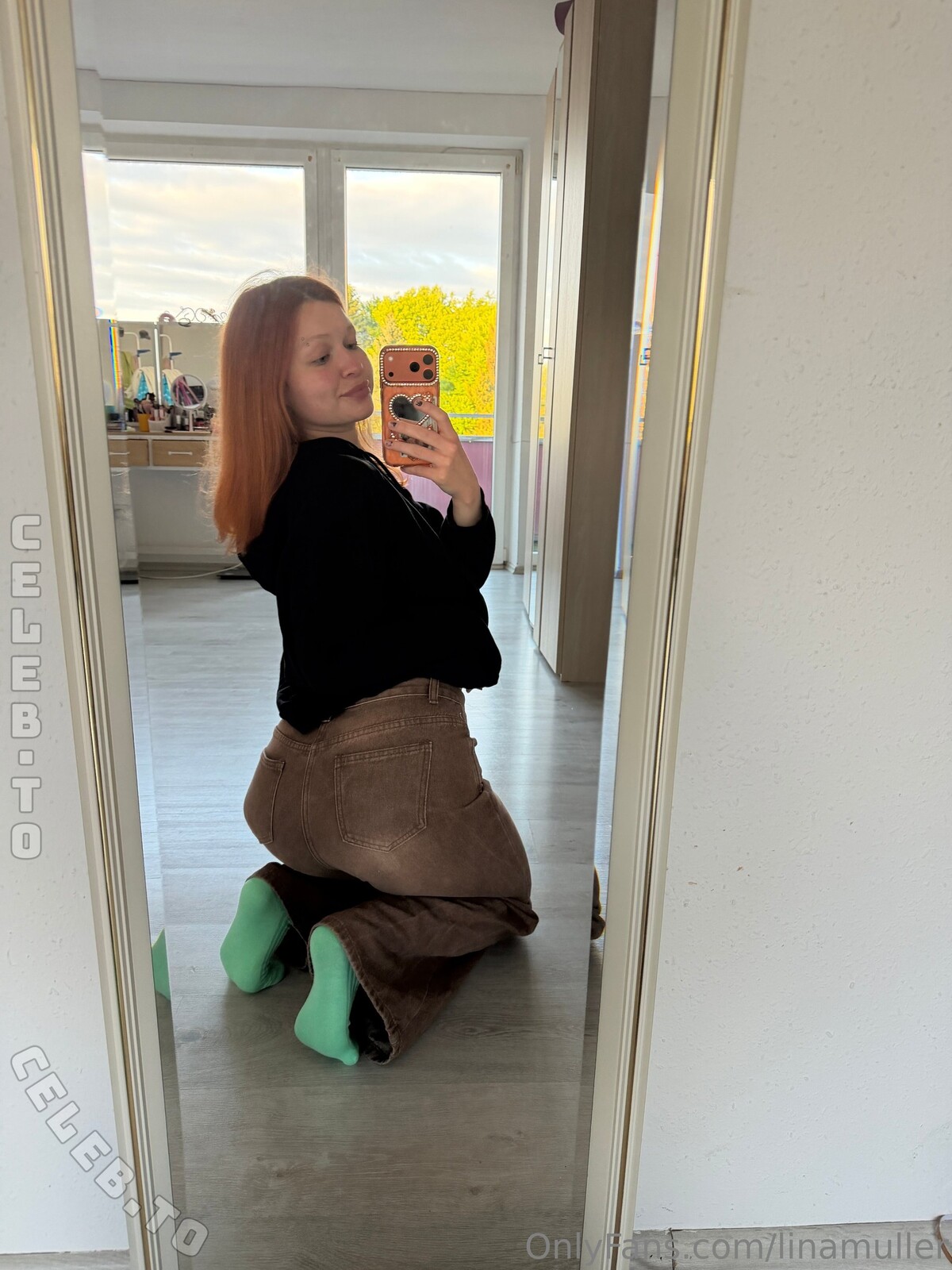Dina nude photo 4