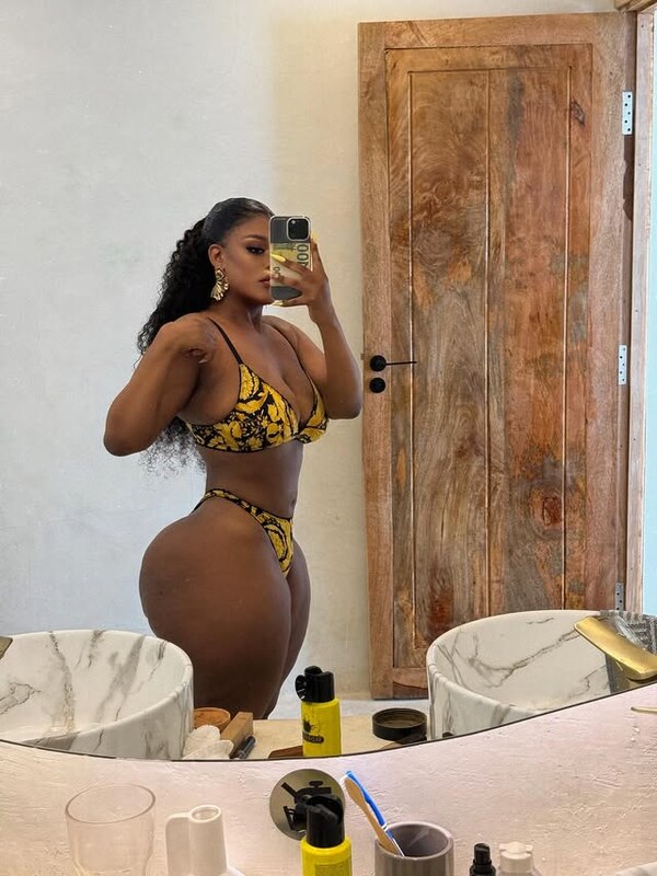 Dineo Moloisane nude photo 2