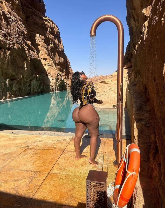 Dineo Moloisane nude photo 3