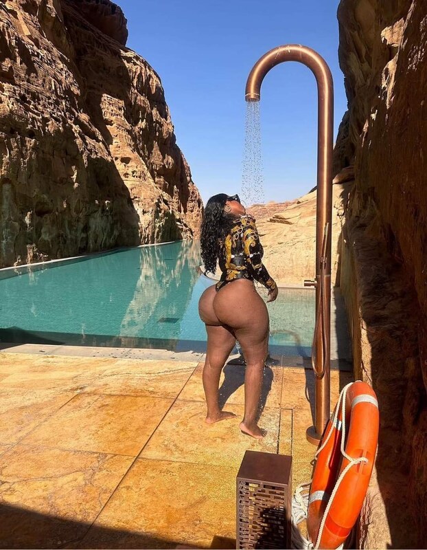 Dineo Moloisane nude photo 5