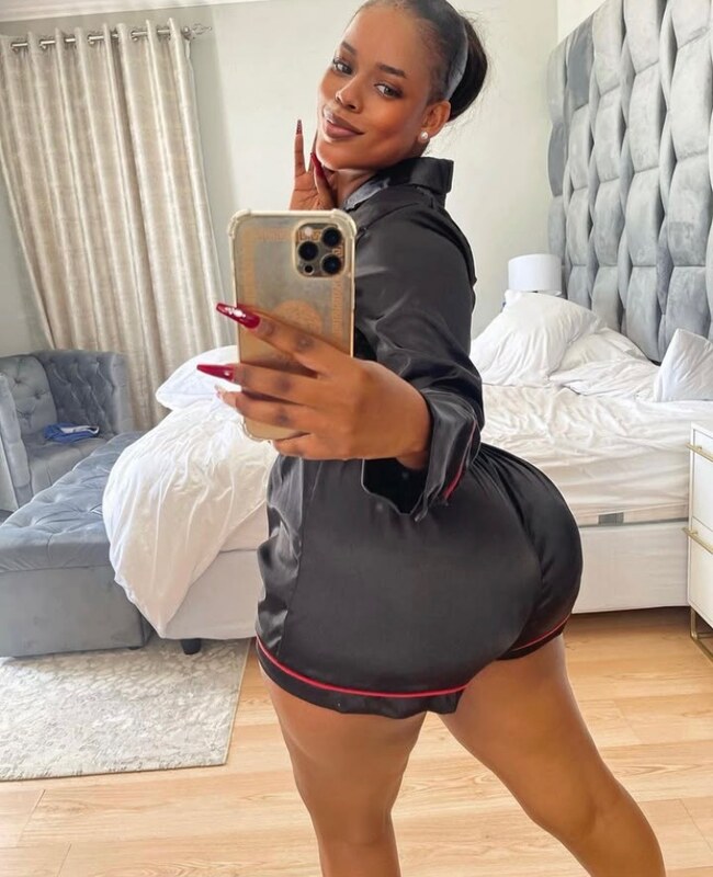 Dineo Moloisane nude photo 8