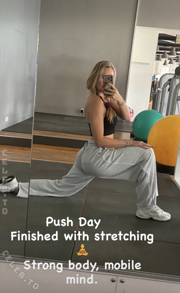 dinladylike nude photo 1