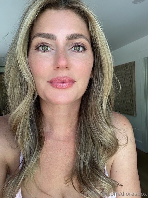 Diora Baird nude photo 1