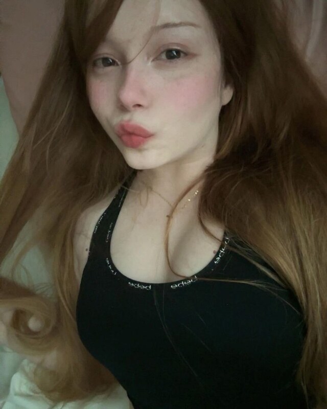 Diovana Konigsreuter nude photo 3