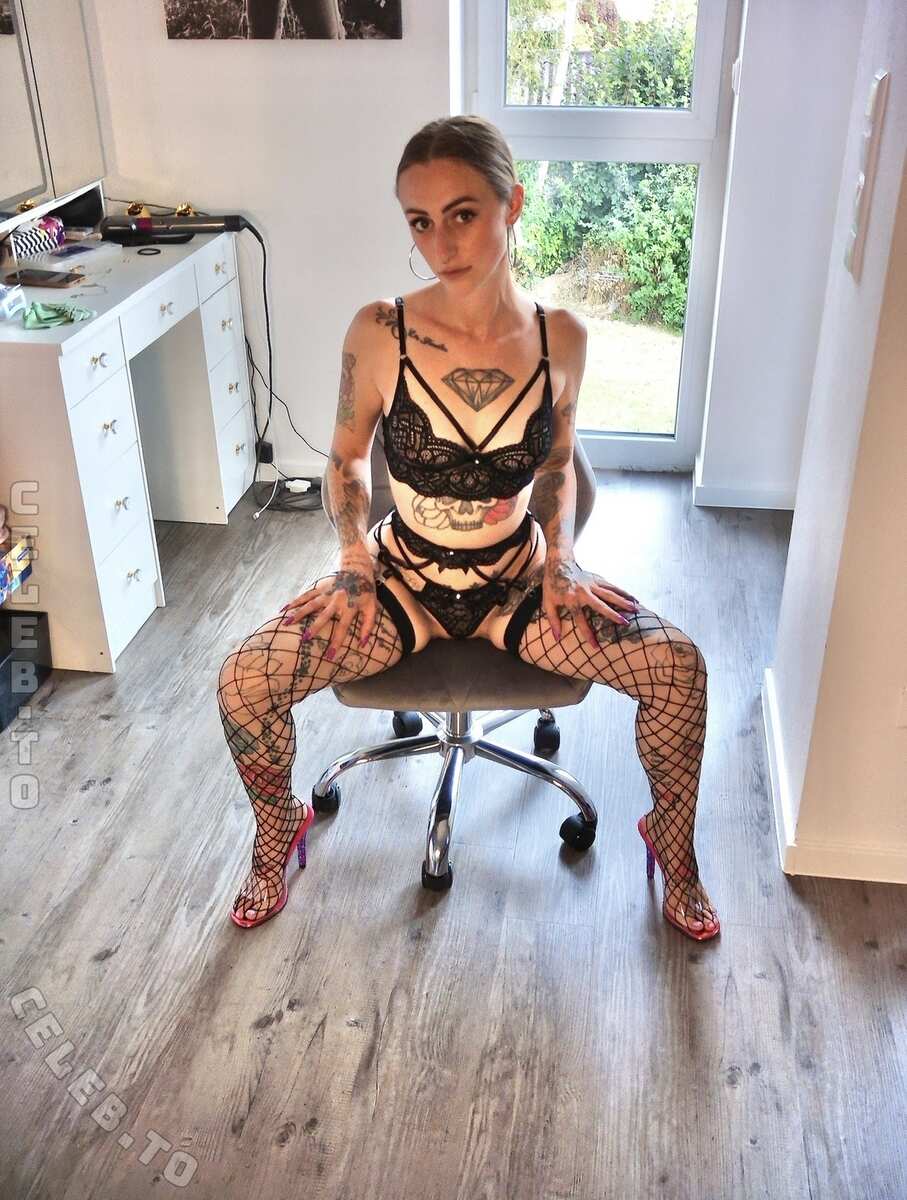 DirtyAddel nude photo 7