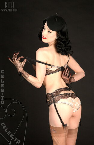 Dita von Teese nude photo 22