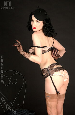 Dita von Teese nude photo 21