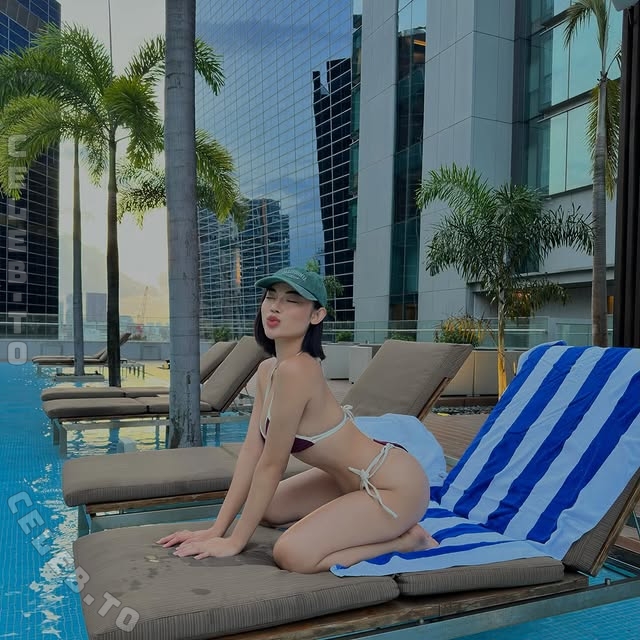 Divine Villareal nude photo 9