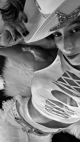 djmissshelton nude photo 1