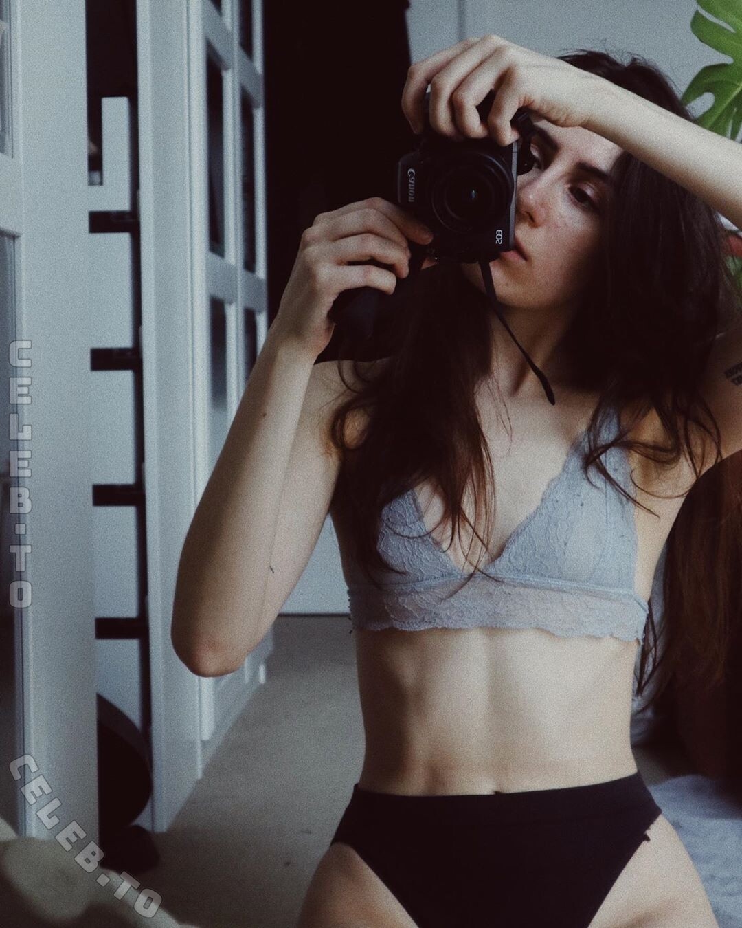 Dodie Clark nude photo 8