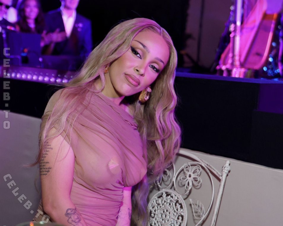Doja Cat nude photo 3