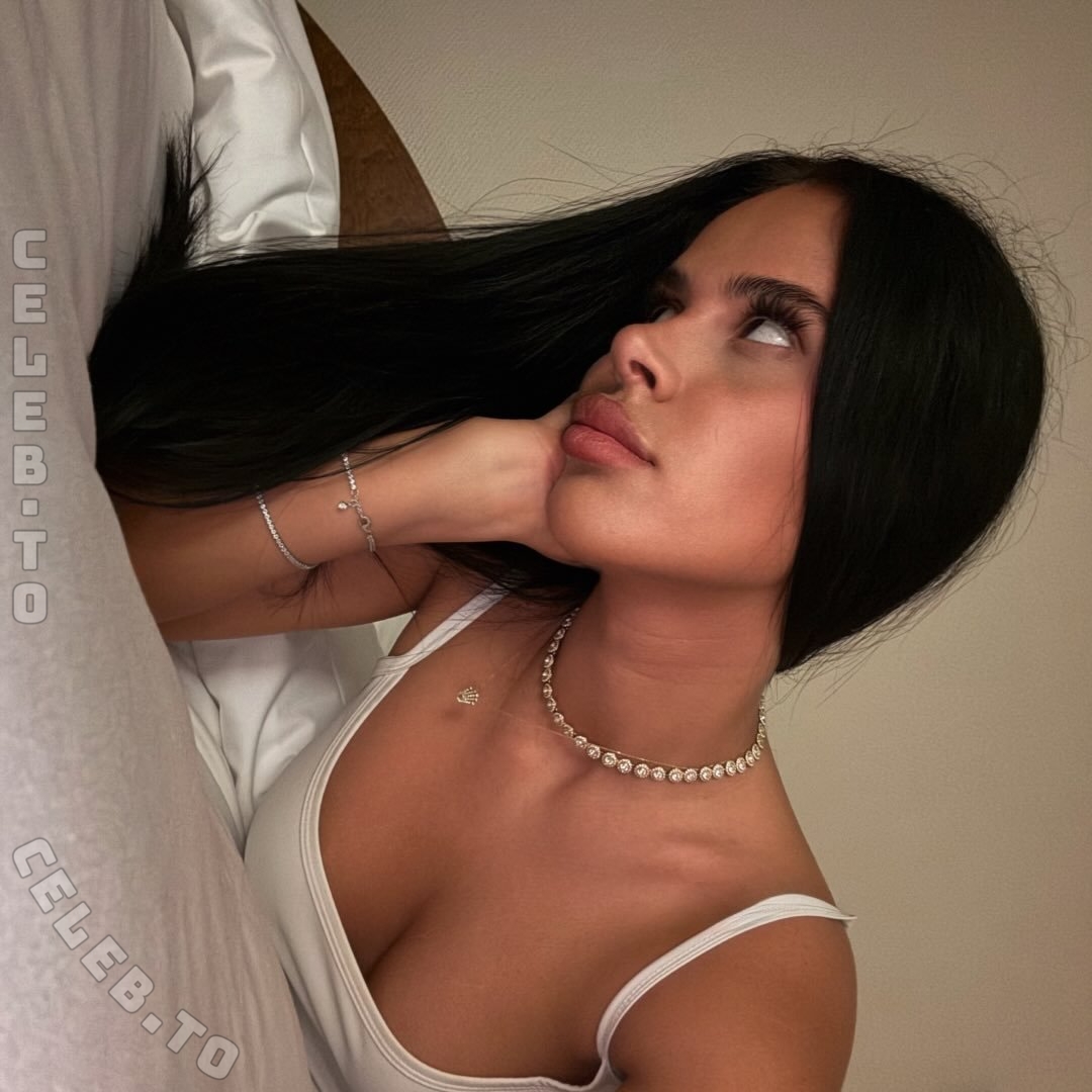doloryva nude photo 2