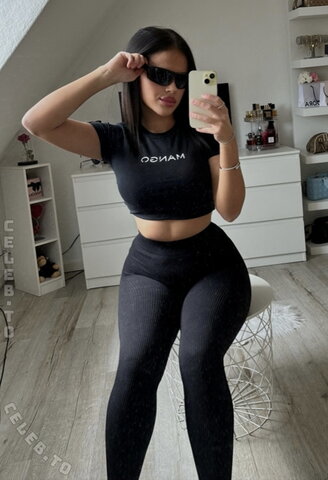 doloryva nude photo 1
