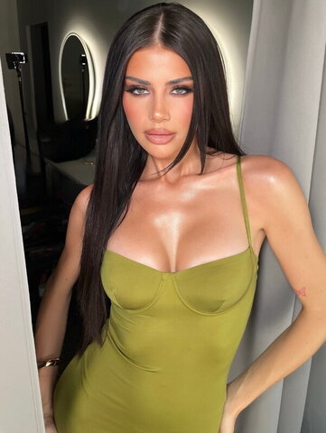 Dominique Alagia nude photo 3