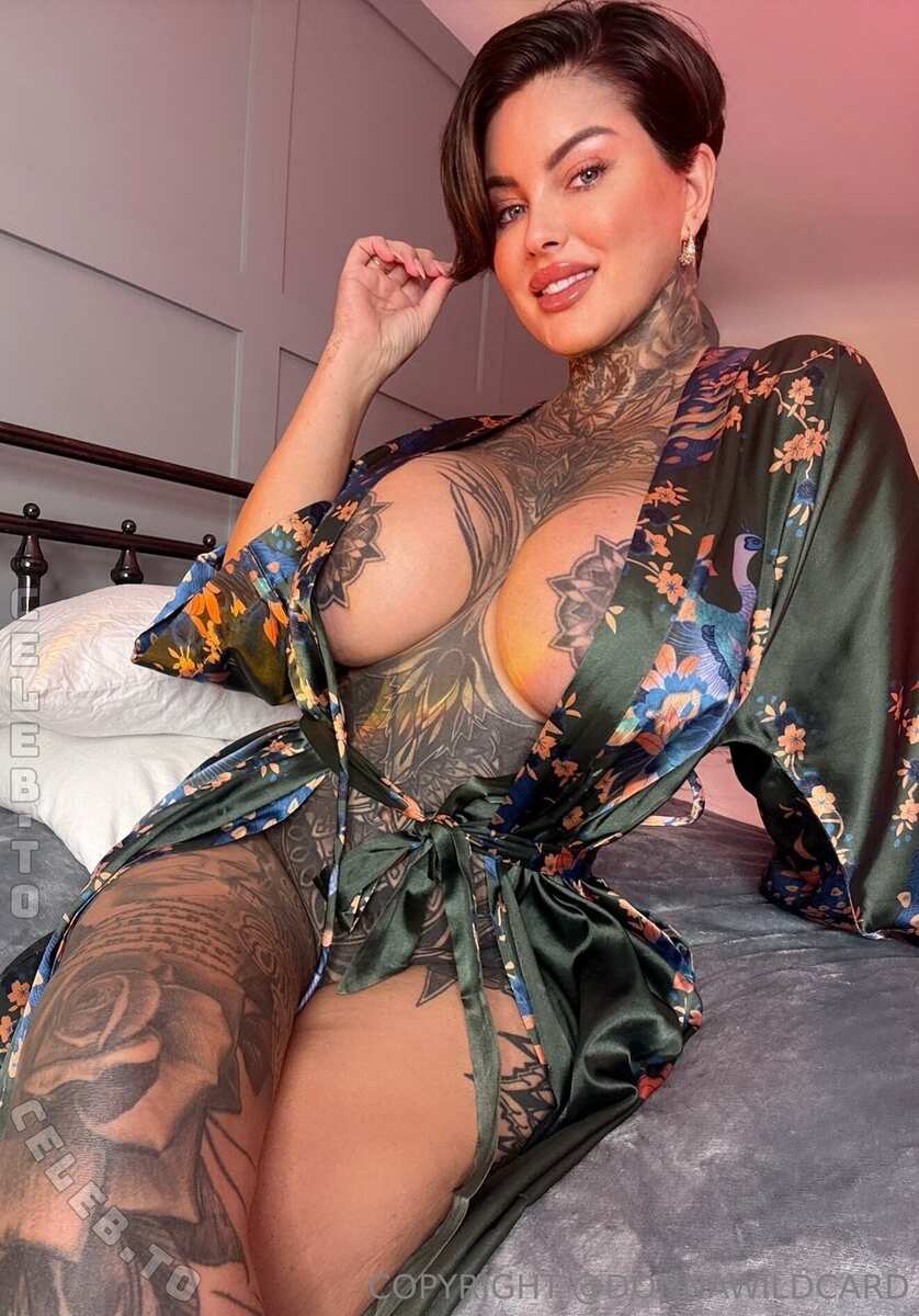 Donna wild cat nude photo 1