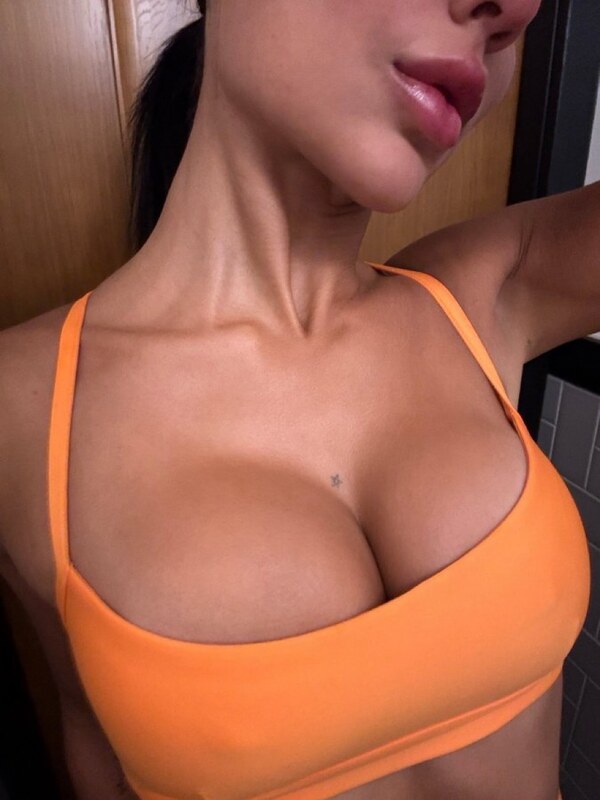Dorasfit nude photo 1