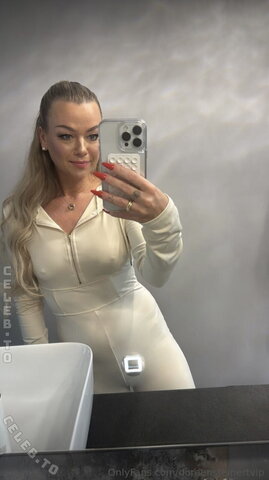 Doreen Steinert – I somehow can't decide today what I should wear 🤭