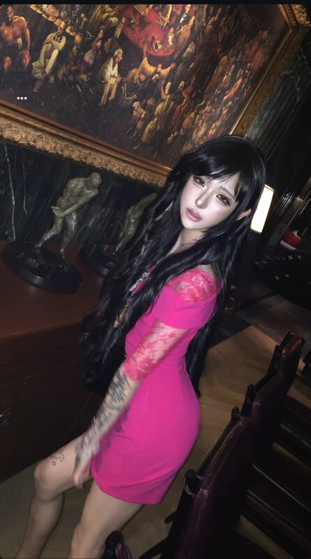 Doris nude photo 1