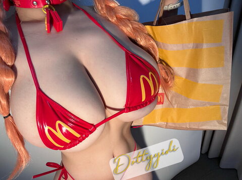 Dottyyidi nude photo 1
