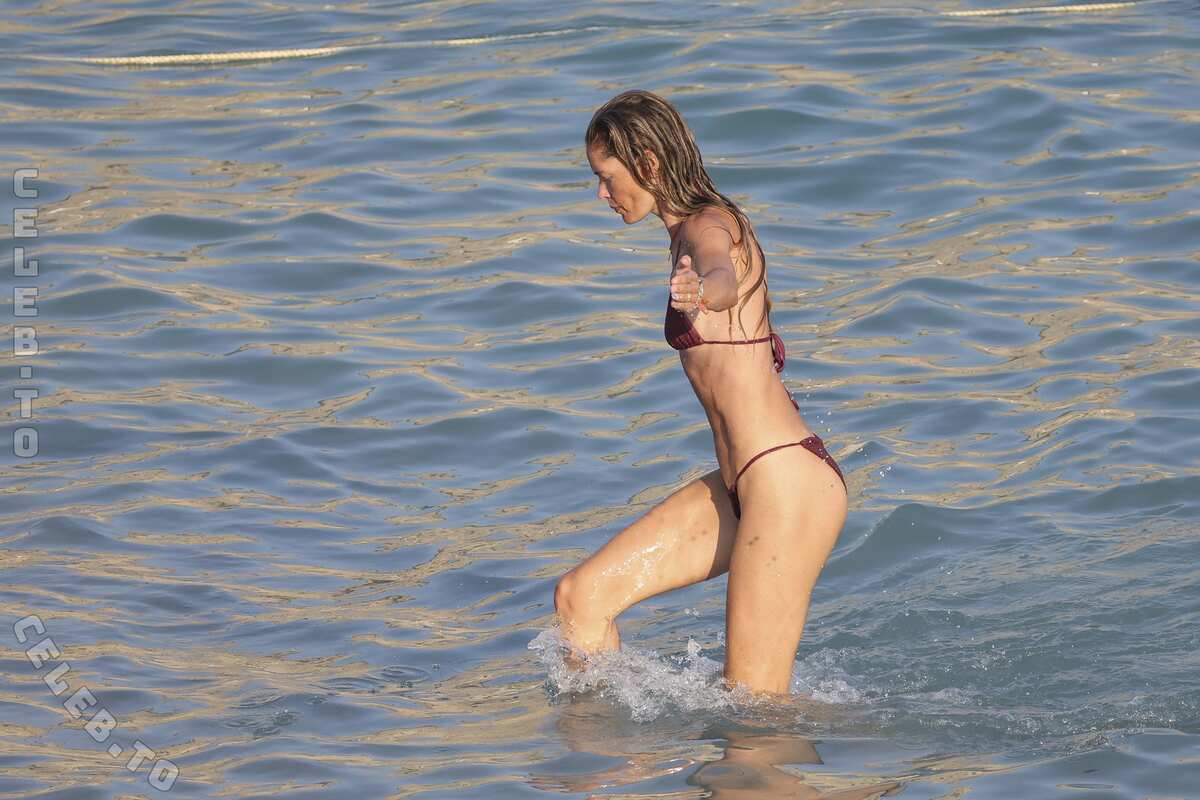 Doutzen Kroes nude photo 7