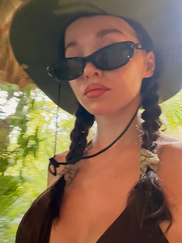 Dove Cameron nude photo 3