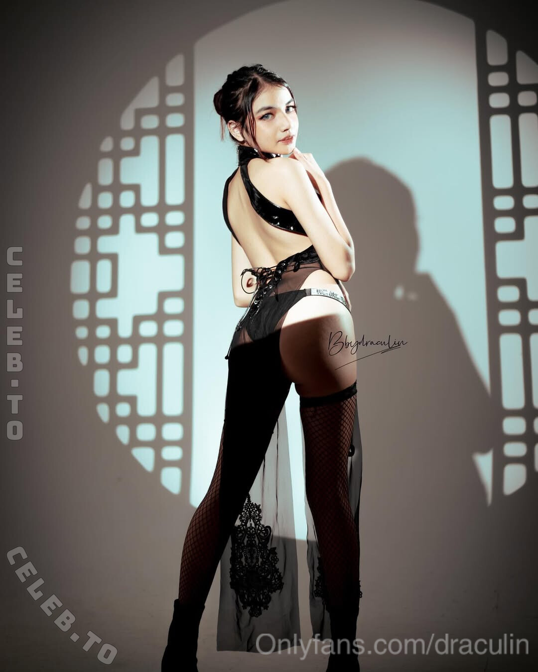 Draculin nude photo 3